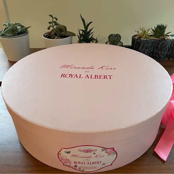 HOST PICK⭐️Royal Albert Miranda Kerr Teacup & Saucer Set 💖 Fine Bone China NIB - Picture 11 of 16